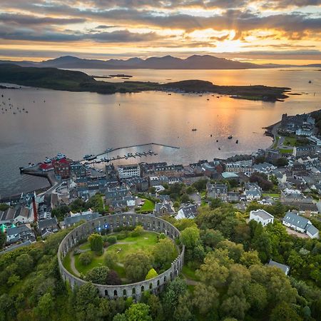 Oban Youth Hostel ภายนอก รูปภาพ Fort Belanabubble, overlooking the town of Portree