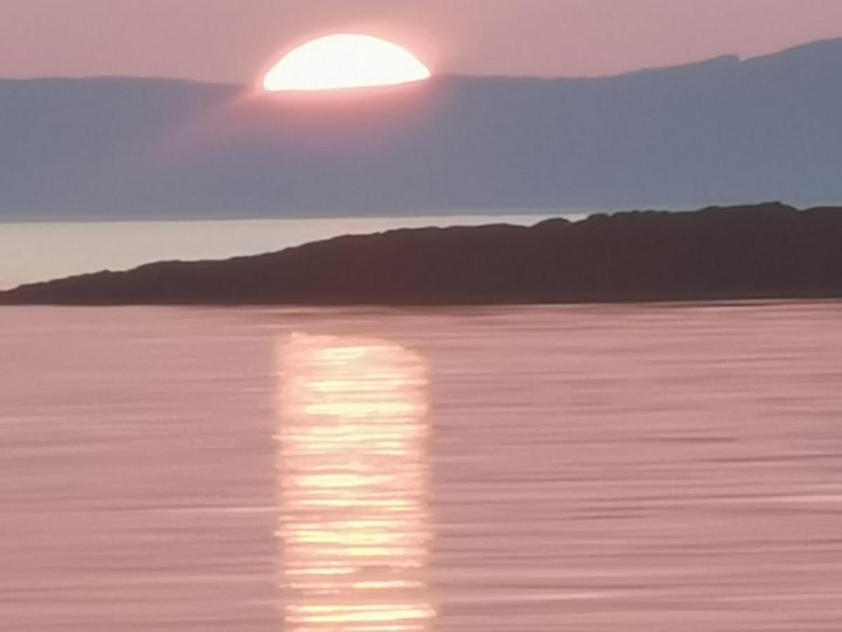 Oban Youth Hostel ภายนอก รูปภาพ Sunset over the Gulf of Riga