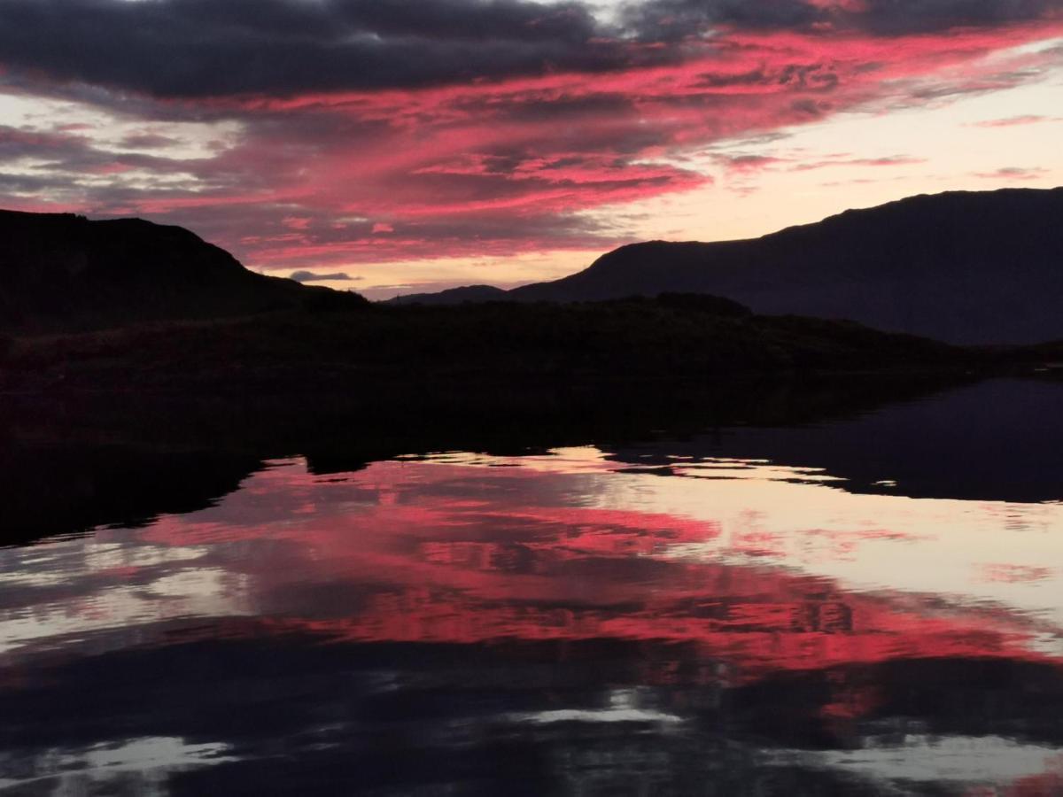 Oban Youth Hostel ภายนอก รูปภาพ Sunset over Loch Lomond
