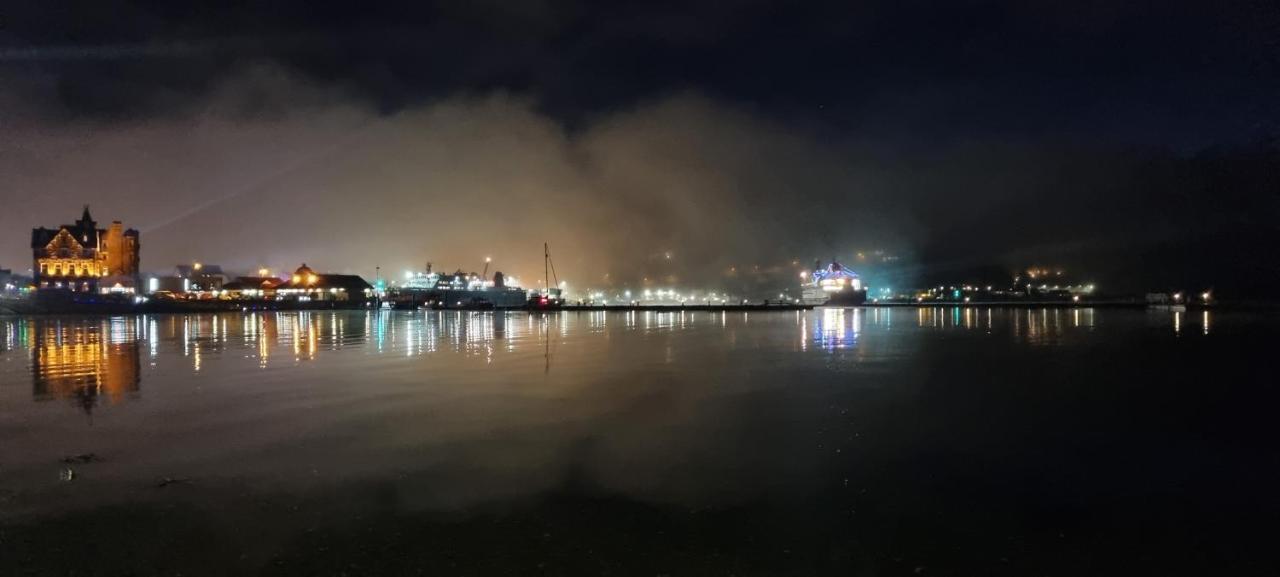 Oban Youth Hostel ภายนอก รูปภาพ The Port of Everett at night