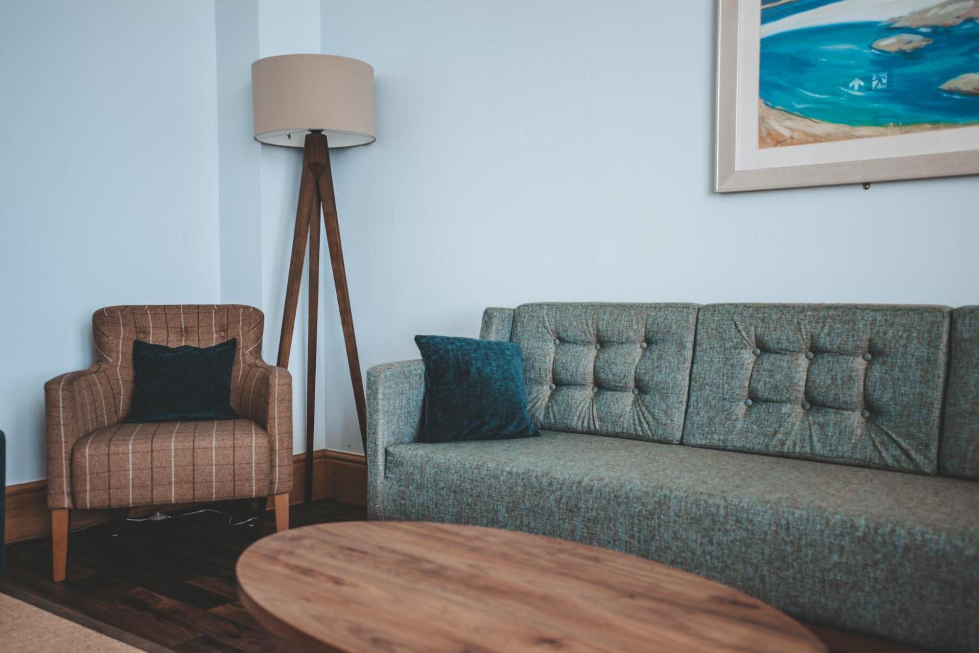 Oban Youth Hostel ภายนอก รูปภาพ A floor lamp