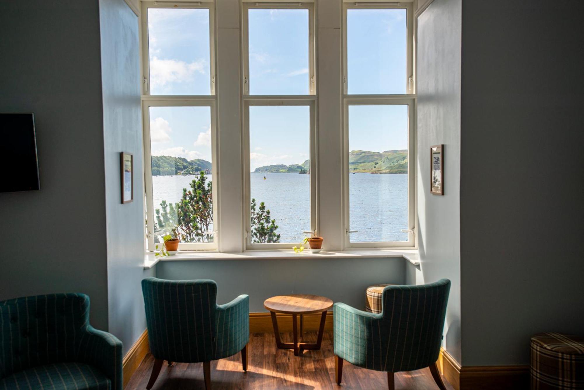 Oban Youth Hostel ภายนอก รูปภาพ View of Lough Ree from the hotel