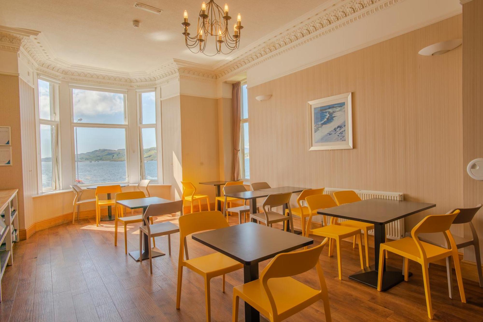 Oban Youth Hostel ภายนอก รูปภาพ The interior of the café