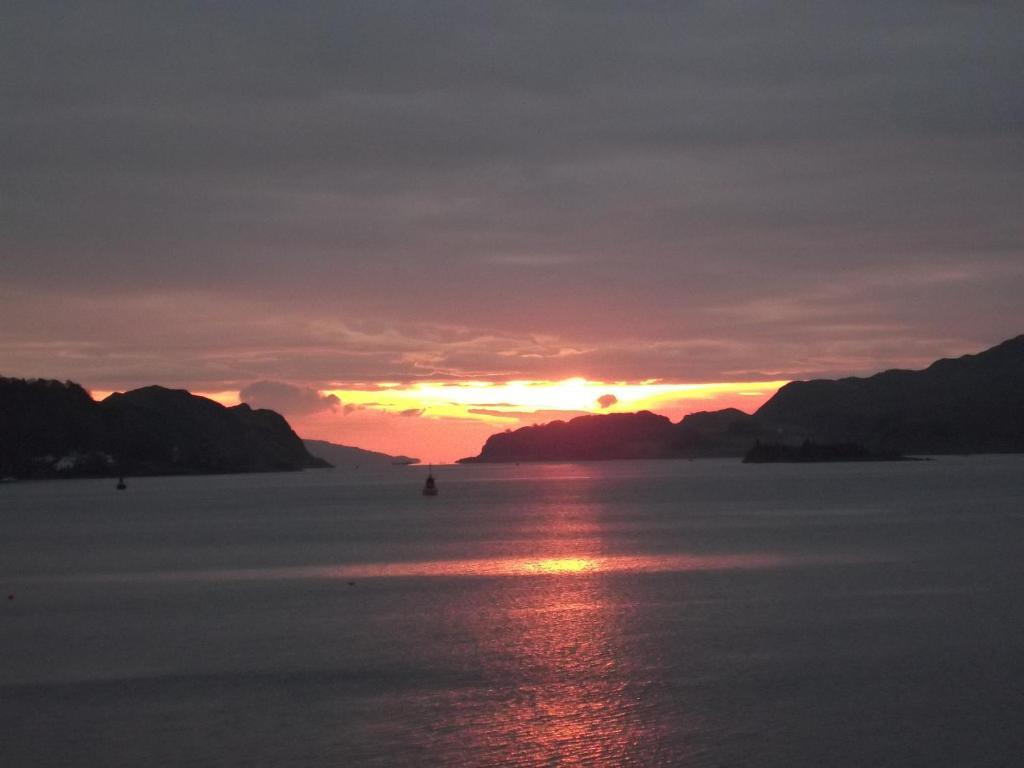 Oban Youth Hostel ภายนอก รูปภาพ Sunset at the Gulf of Akaroa